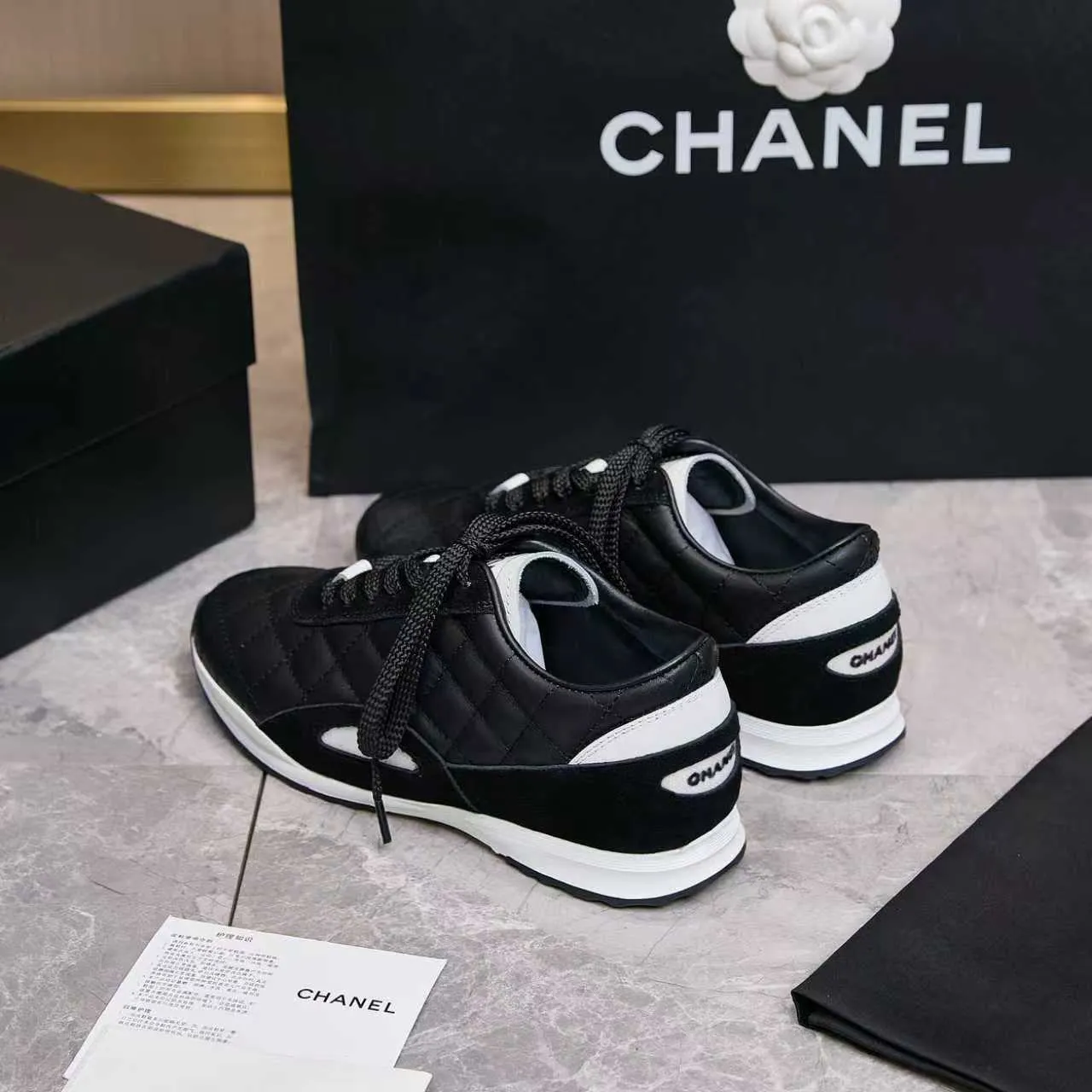 p560 Chanel Chanel - 2025 counter top casual sports shoes This classic design; the upper is electro-embroidered with a variety of techniques; the outsole is fashionable and sporty; the extraordinary inclusion of a variety of color matching elements... The diversified mix and match is very good-looking and versatile, casual, fashionable, sports and outdoor can be taken into account... ꫛꫀꪝ Go➫ Material: ❶Upper made of: original imported high silk cowhide suede ❷Inner use: Original imported breathable mesh ❸ Outsole based on: Original TPU combination outsole Counter boutique packaging complete set Female 35–41 Male 38-46